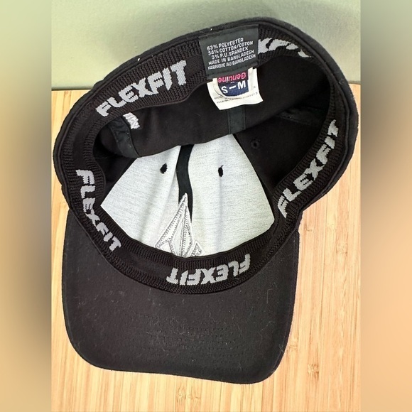 Volcom Flexfit Ball cap - Picture 2 of 3